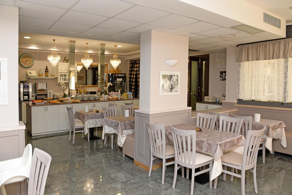 Hotel Al Ragno Cesena Bagian luar foto